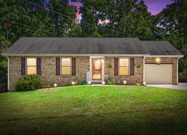 Property at 427 Sarah Dr, Clarksville, TN 37042, 3 beds, 2 baths