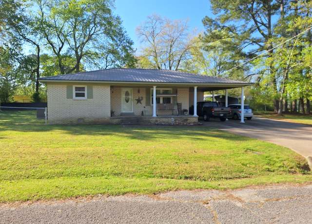 Property at 284 Jones St, Huntingdon, TN 38344, 2 beds, 1.5 baths