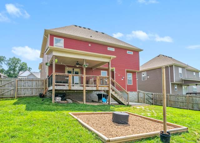 Property at 1045 Winesap Rd, Clarksville, TN 37040, 3 beds, 2.5 baths