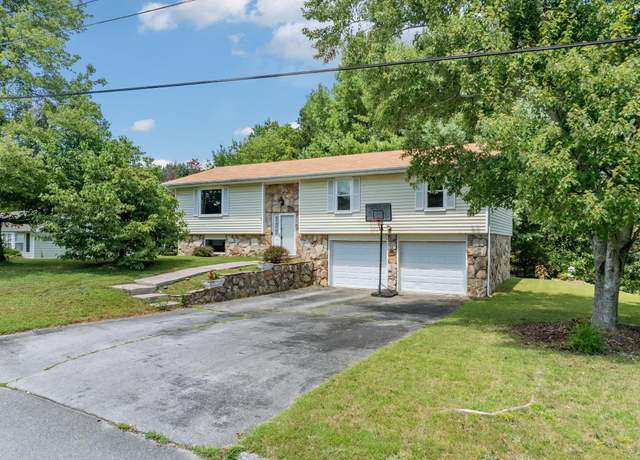 Property at 413 Sandalwood Dr, Hixson, TN 37343, 4 beds, 2.5 baths
