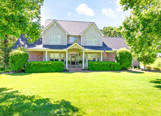 Property at 1000 Bradby Dr, Burns, TN 37029, 4 beds, 3.5 baths