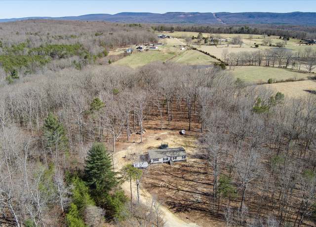 Property at 1853 Brown Creek Dr, Crossville, TN 38571, 3 beds, 2 baths