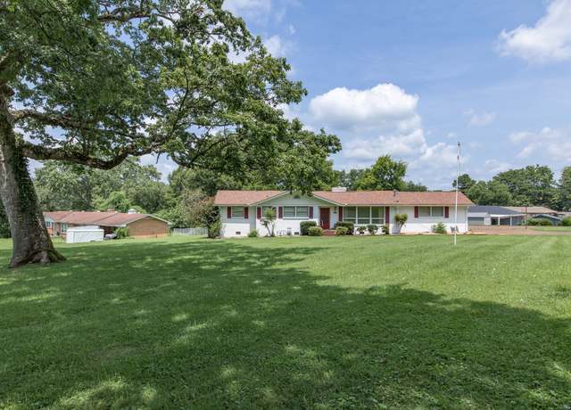 Property at 448 Walton Ferry Rd, Hendersonville, TN 37075, 4 beds, 3 baths