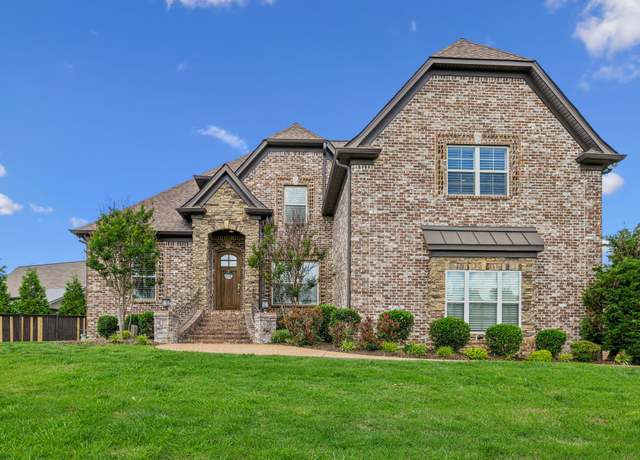 Property at 915 Harrisburg Ln, Mount Juliet, TN 37122, 4 beds, 4.5 baths