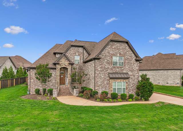 Property at 915 Harrisburg Ln, Mount Juliet, TN 37122, 4 beds, 4.5 baths