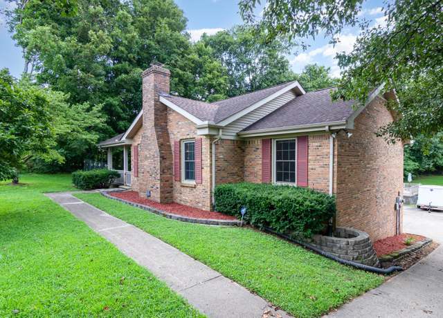 Property at 712 Rossview Rd, Clarksville, TN 37043, 3 beds, 2 baths