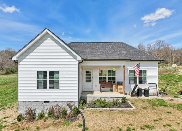 Property at 1211 N Charlotte St, Dickson, TN 37055, 3 beds, 2 baths