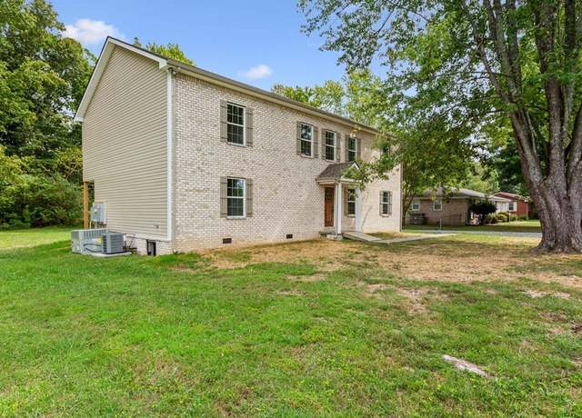 Property at 1212 Hollis Ln, Lafayette, TN 37083, 8 beds, 4 baths