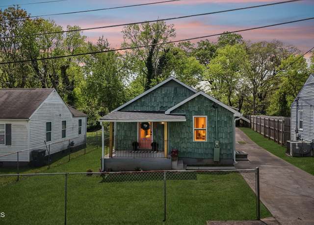 Property at 1721 1721 Crestview St, Knoxville, TN 37915, 4 beds, 2 baths