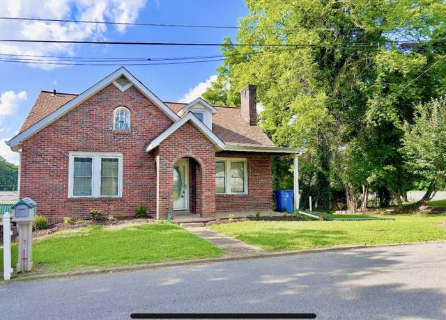 Property at 122 W Lake St, Camden, TN 38320, 5 beds, 2 baths