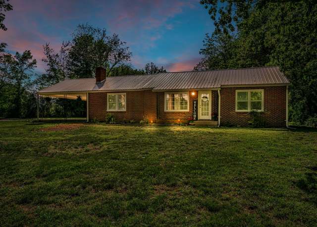 Property at 1025 Greenwood Rd, Charlotte, TN 37036, 3 beds, 2 baths