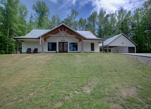 Property at 136 Anderson Dr, Guntersville, AL 35976, 4 beds, 4.5 baths