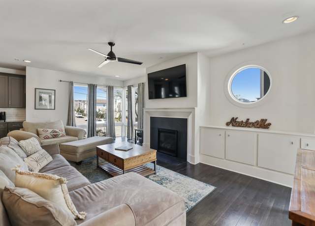 Property at 944 9th Ave S, Nashville, TN 37203, 3 beds, 2.5 baths