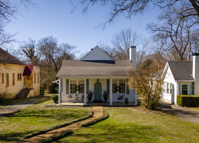 Property at 806 Blackburn Ln, Columbia, TN 38401, 2 beds, 1.5 baths