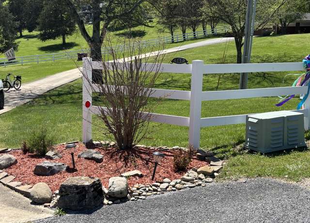 Property at 107 Brandon Ln, Woodbury, TN 37190, 3 beds, 2.5 baths