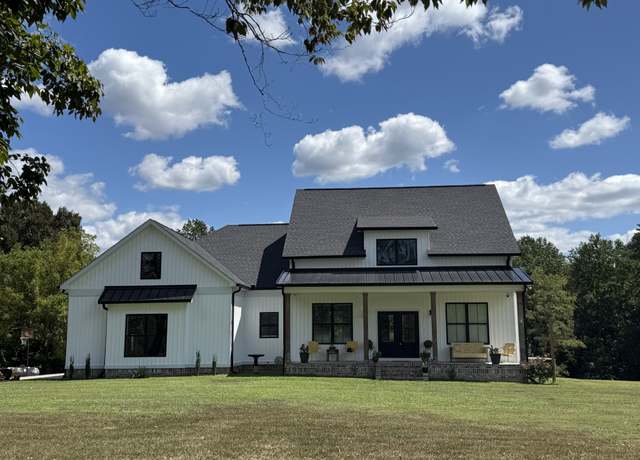 Property at 314 Oakmere Ln, Lafayette, TN 37083, 3 beds, 2 baths