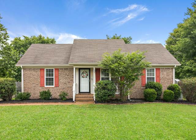 Property at 111 Ridgewood Dr, Portland, TN 37148, 3 beds, 2 baths