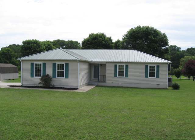 Property at 224 Gaines Cir, Estill Springs, TN 37330, 3 beds, 2 baths