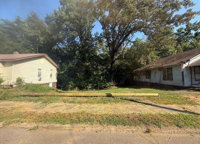 Property at 508 N Brewer St, Paris, TN 38242