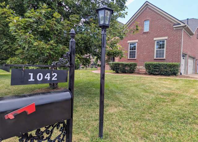 Property at 1042 Smokerise Ln, Hendersonville, TN 37075, 5 beds, 4 baths
