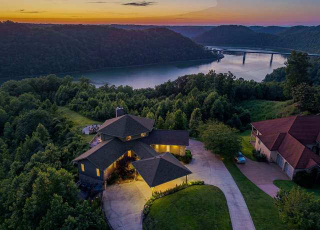 Property at 615 Watercolor Dr, Sparta, TN 38583, 3 beds, 4 baths