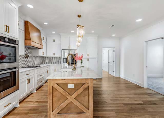 Property at 107 Shady St, Summertown, TN 38483, 4 beds, 3.5 baths