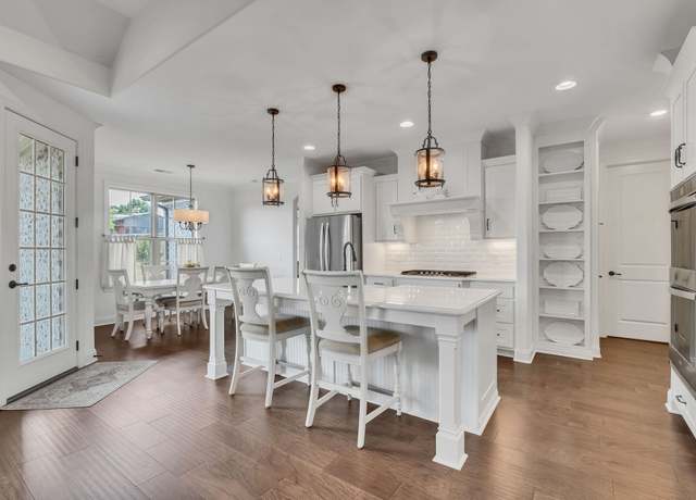 Property at 967 Luxborough Dr, Hendersonville, TN 37075, 4 beds, 3 baths