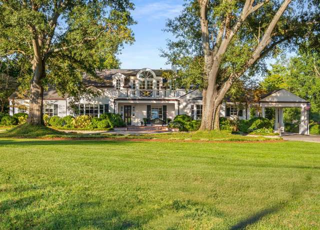 Property at 404 W Brookfield Ave, Nashville, TN 37205, 4 beds, 3.5 baths