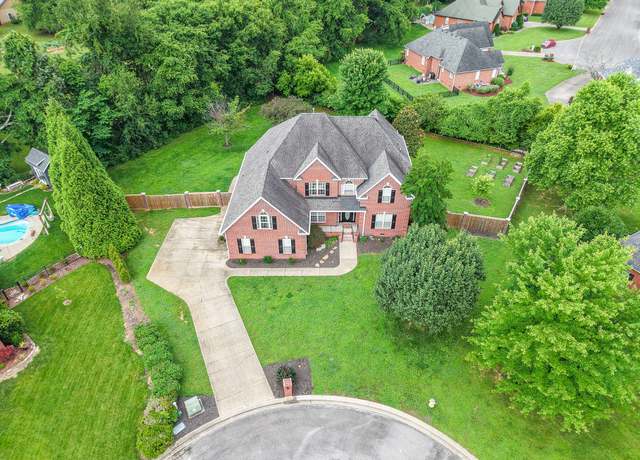 Property at 1122 Bayard Ave, Murfreesboro, TN 37130, 5 beds, 3.5 baths