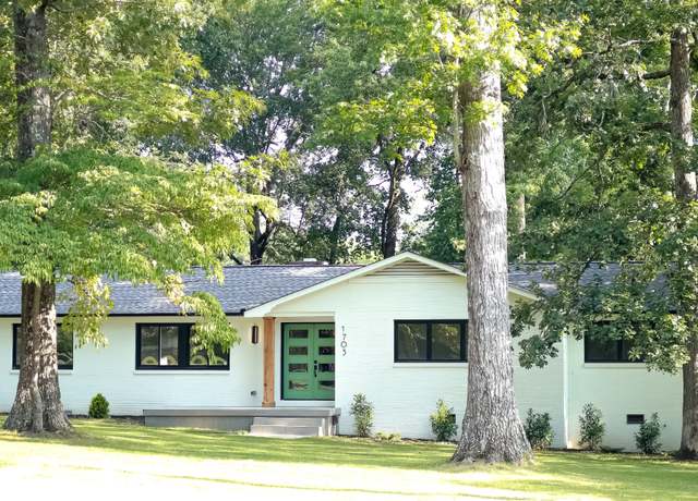 Property at 1703 Country Club Dr, Tullahoma, TN 37388, 4 beds, 3 baths