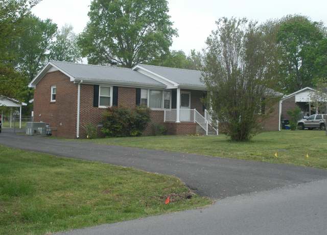 Property at 206 Highland Dr, Tullahoma, TN 37388, 3 beds, 2 baths