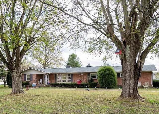 Property at 121 Joe Tittsworth St, Smithville, TN 37166, 5 beds, 3 baths