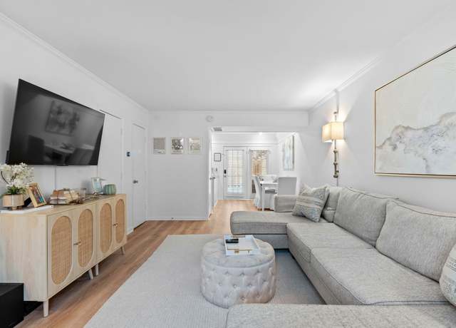 Property at 5025 Hillsboro Pike Unit 17E, Nashville, TN 37215, 2 beds, 1.5 baths