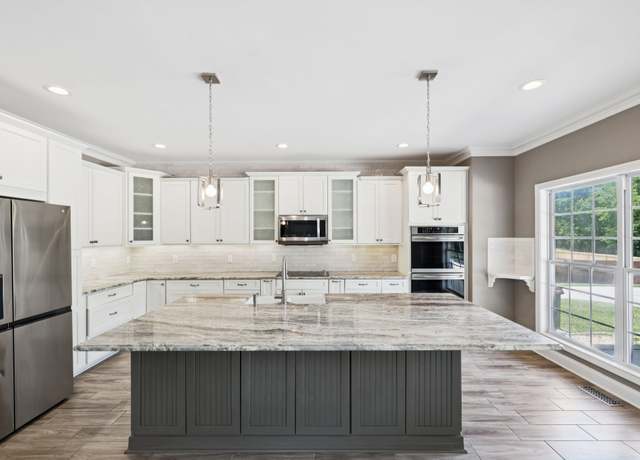 Property at 109 Chalford Pl, Lebanon, TN 37087, 5 beds, 3.5 baths