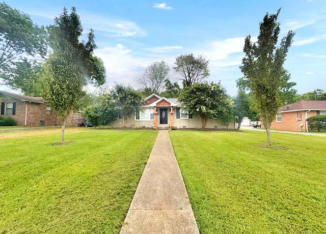 Property at 305 Oak St, Lebanon, TN 37087, 3 beds, 2.5 baths