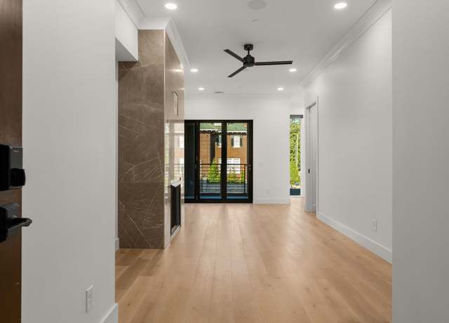 Property at 95 Leonard Ave #3, Nashville, TN 37205, 2 beds, 2.5 baths