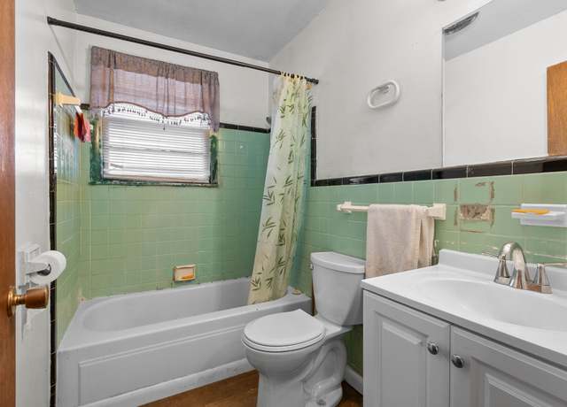 Property at 706 Forest St, Clarksville, TN 37040, 3 beds, 1 bath