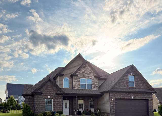 Property at 1045 Pitt Ln, Clarksville, TN 37043, 3 beds, 2.5 baths