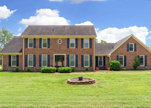 Property at 138 Hedgelawn Dr, Hendersonville, TN 37075, 4 beds, 3.5 baths