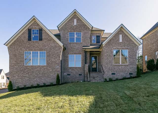 Property at 1 Elissa Pl, Hendersonville, TN 37075, 3 beds, 2.5 baths