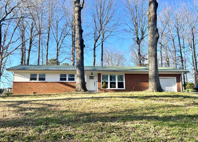 Property at 304 Oakwood Dr, Lawrenceburg, TN 38464, 3 beds, 2 baths