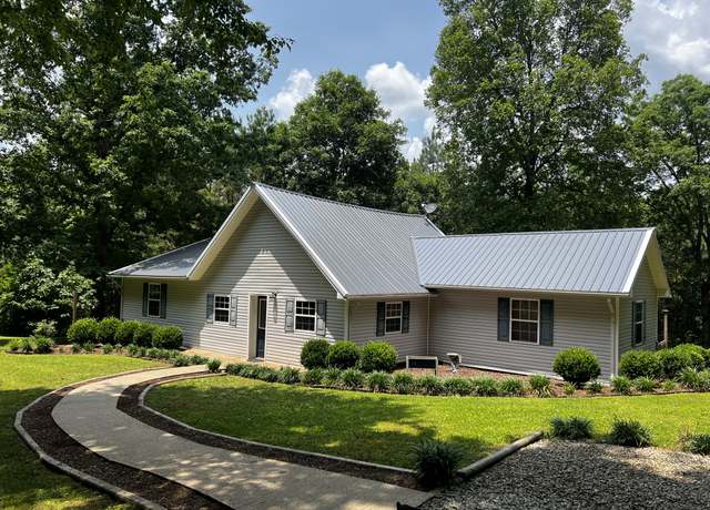 Property at 25 W Adkins Ln, Lawrenceburg, TN 38464, 3 beds, 2 baths
