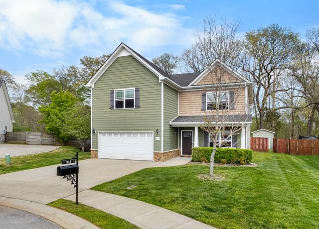 Property at 915 Cherry Blossom Ln, Clarksville, TN 37040, 4 beds, 2.5 baths