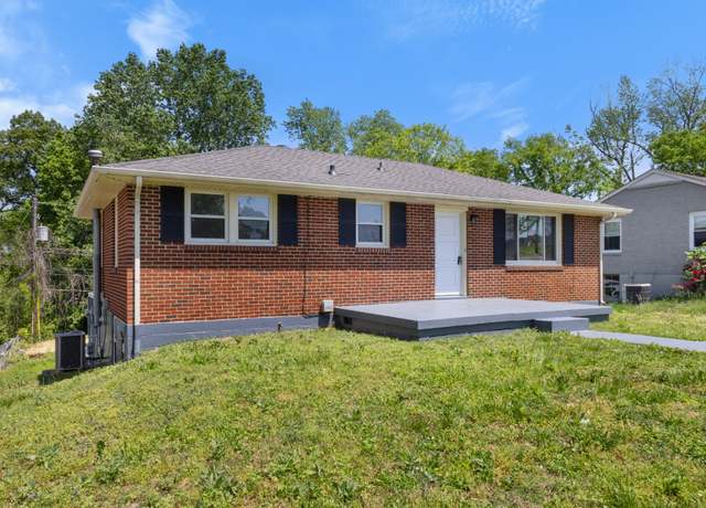 Property at 1615 Golf Club Ln, Clarksville, TN 37043, 3 beds, 1.5 baths