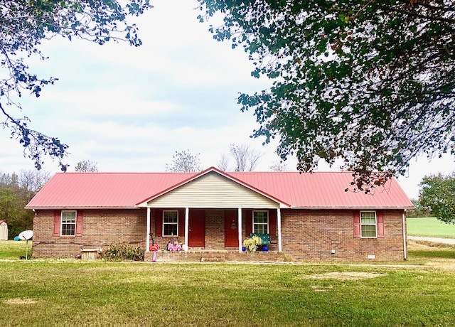 Property at 27 Gracy Rd, Fayetteville, TN 37334, 4 beds, 2 baths