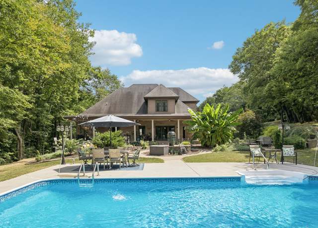 Property at 3852 Stonecrest Dr, Columbia, TN 38401, 3 beds, 2.5 baths