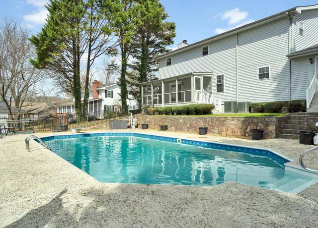 Property at 1922 W Brookhaven Cir, Dalton, GA 30720, 4 beds, 2.5 baths