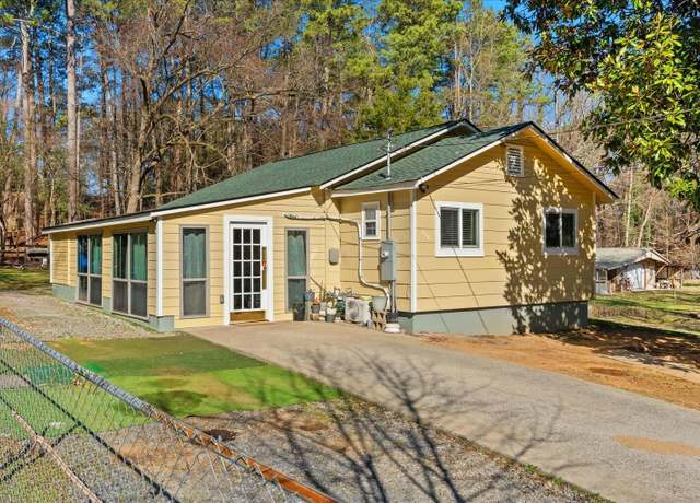 Property at 216 Hewitt Dr, Dalton, GA 30721, 3 beds, 1 bath