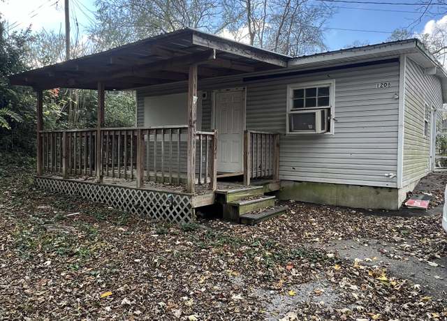 Property at 1206 Parker St, Columbia, TN 38401, 5 beds, 2 baths