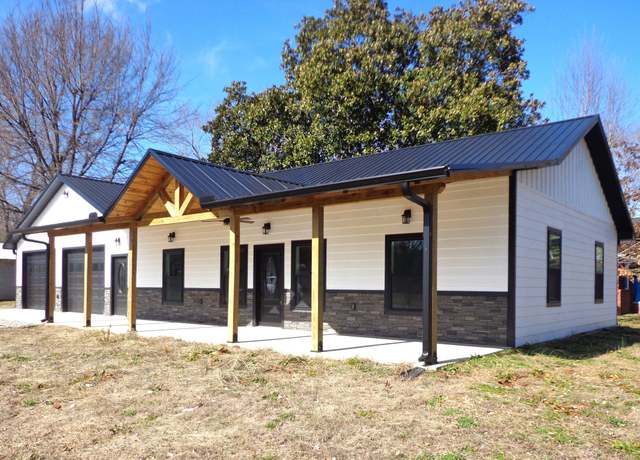 Property at 236 West Fourth Ave, Lobelville, TN 37097, 3 beds, 2 baths